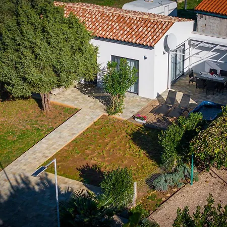 Holiday home Luisa In Peroj - Haus Fuer 3-4 Personen *